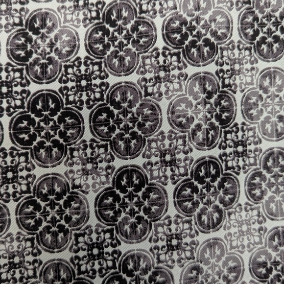 Jules & Leopold Black and White Patterned Capri Pants - Picture 2 of 3